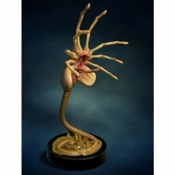 Hollywood Collectibles Group Aliens Facehugger Life-Size Statue