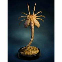 Hollywood Collectibles Group Aliens Facehugger Life-Size Statue