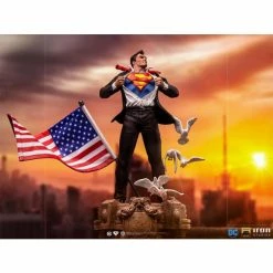 Iron Studios DC Comics Clark Kent 1/10 Deluxe Art Scale Statue