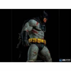 Iron Studios The Dark Knight Returns Batman 1/6 Scale Diorama Statue