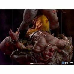 Iron Studios The Dark Knight Returns Batman 1/6 Scale Diorama Statue