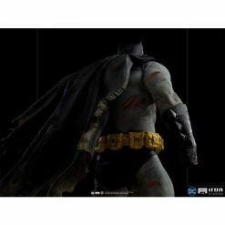 Iron Studios The Dark Knight Returns Batman 1/6 Scale Diorama Statue