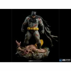 Iron Studios The Dark Knight Returns Batman 1/6 Scale Diorama Statue
