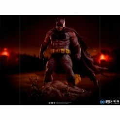 Iron Studios The Dark Knight Returns Batman 1/6 Scale Diorama Statue