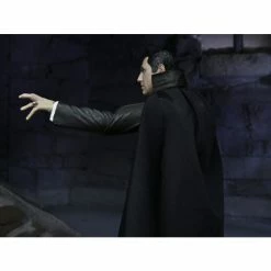 NECA Universal Monsters Ultimate Dracula (Transylvania) Figure